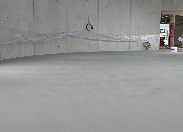 Emcefix floor_GroÃflächige Kratz- und Lunkerspachtelung_2.jpg Emcefix floor_GroÃflächige Kratz- und Lunkerspachtelung_2.jpg