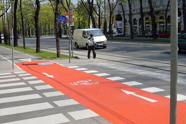 SWARCO_Road_Marking_Systems_Radwegmarkierungen.jpg