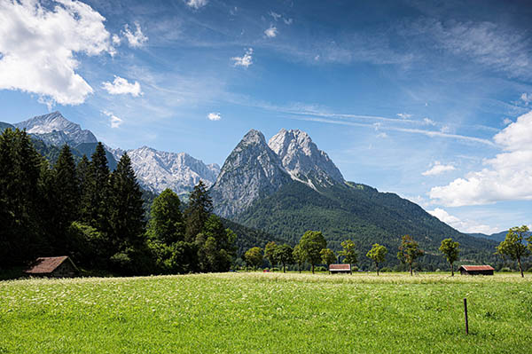 2021_065_Erneuerbare Energien_Bergpanorama mit Windrad unerwuenscht.jpg