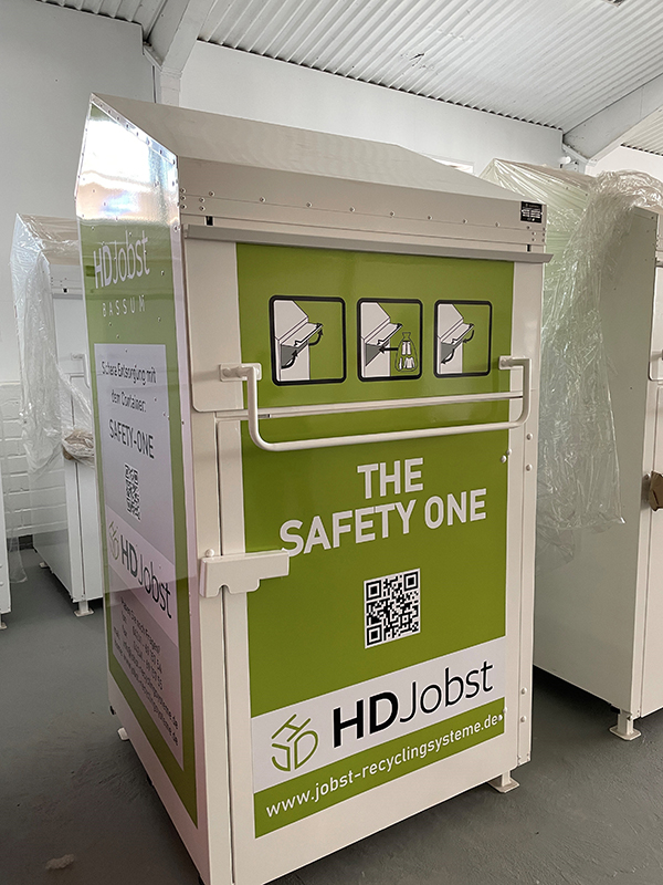 1_Altkleidercontainer_SafetyOne I.jpg 1_Altkleidercontainer_SafetyOne I.jpg