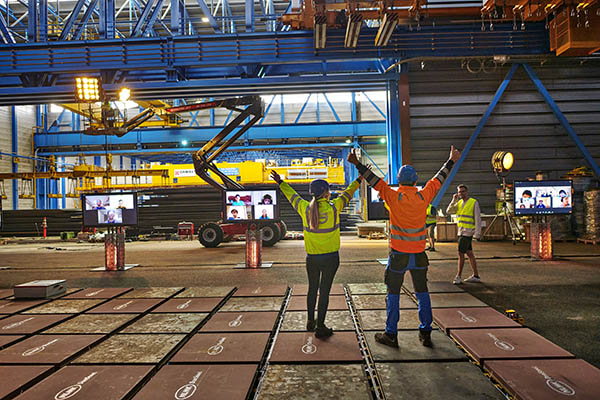 Could you pull a 100-ton Volvo hauler using only LEGO bricks - 03.jpg Could you pull a 100-ton Volvo hauler using only LEGO bricks - 03.jpg
