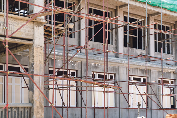 vecteezy_scaffolding-at-construction-site-of-a-building_9338163_970.jpg
