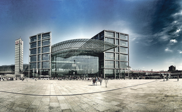 Platz vor dem Hauptbahnhof in Berlin