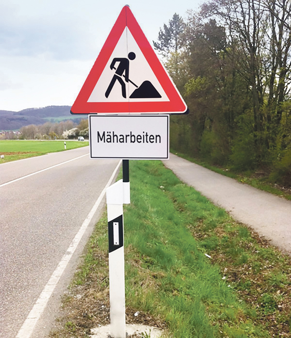 Verkehrsschild Leitpfosten Landstrasse 