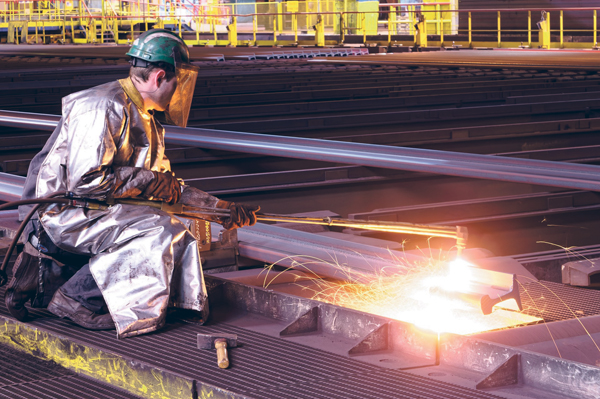 Stahl Stahlbearbeitung Arbeiter Schutzkleidung 