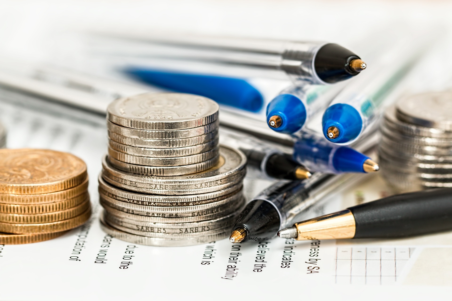 Wirtschaft Münzen Stift Papier Rechnung Wirtschaft