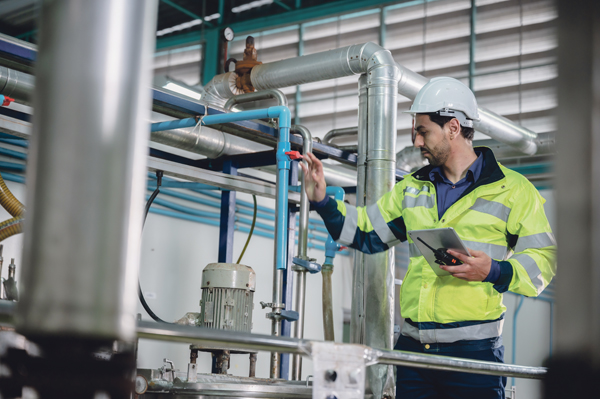 Arbeiter Rohre Leitungen Fabrik Unternehmen