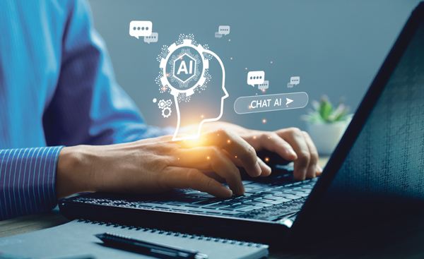 AI Symbole Frau am Laptop mit AI Symbolen