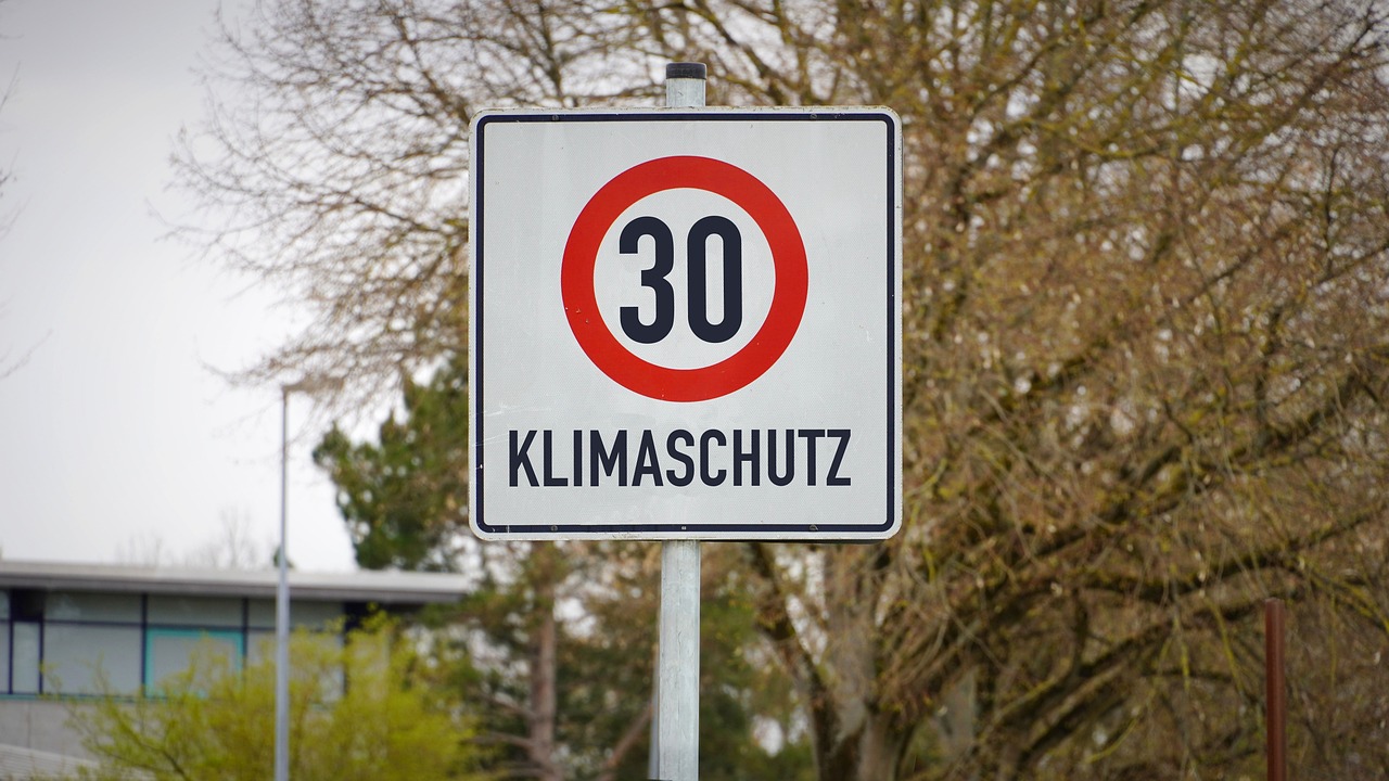 Geschwindigkeitsbegrenzung Schild Verkehrsschild Straßenschild