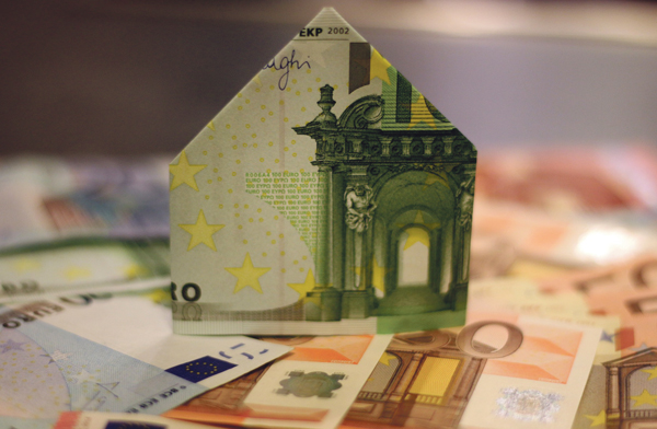 Haus aus Geld 100€ Schein Euro