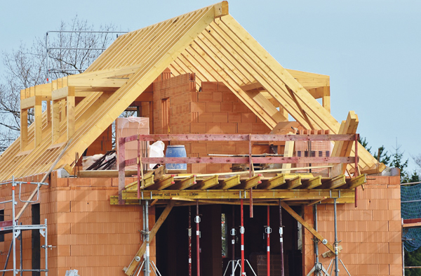 Einfamilienhaus Bau Hausbau BAustelle  Gerüst Dach Ziegel Mauerwerk 