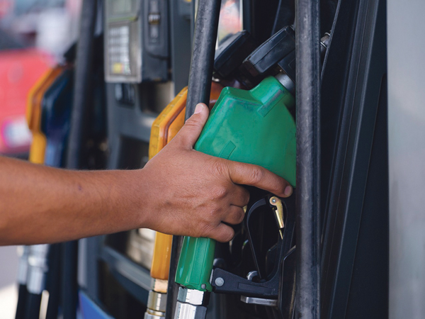 Kraftstoff Kraftstoffe Tanksäule Tanke Benzin Diesel