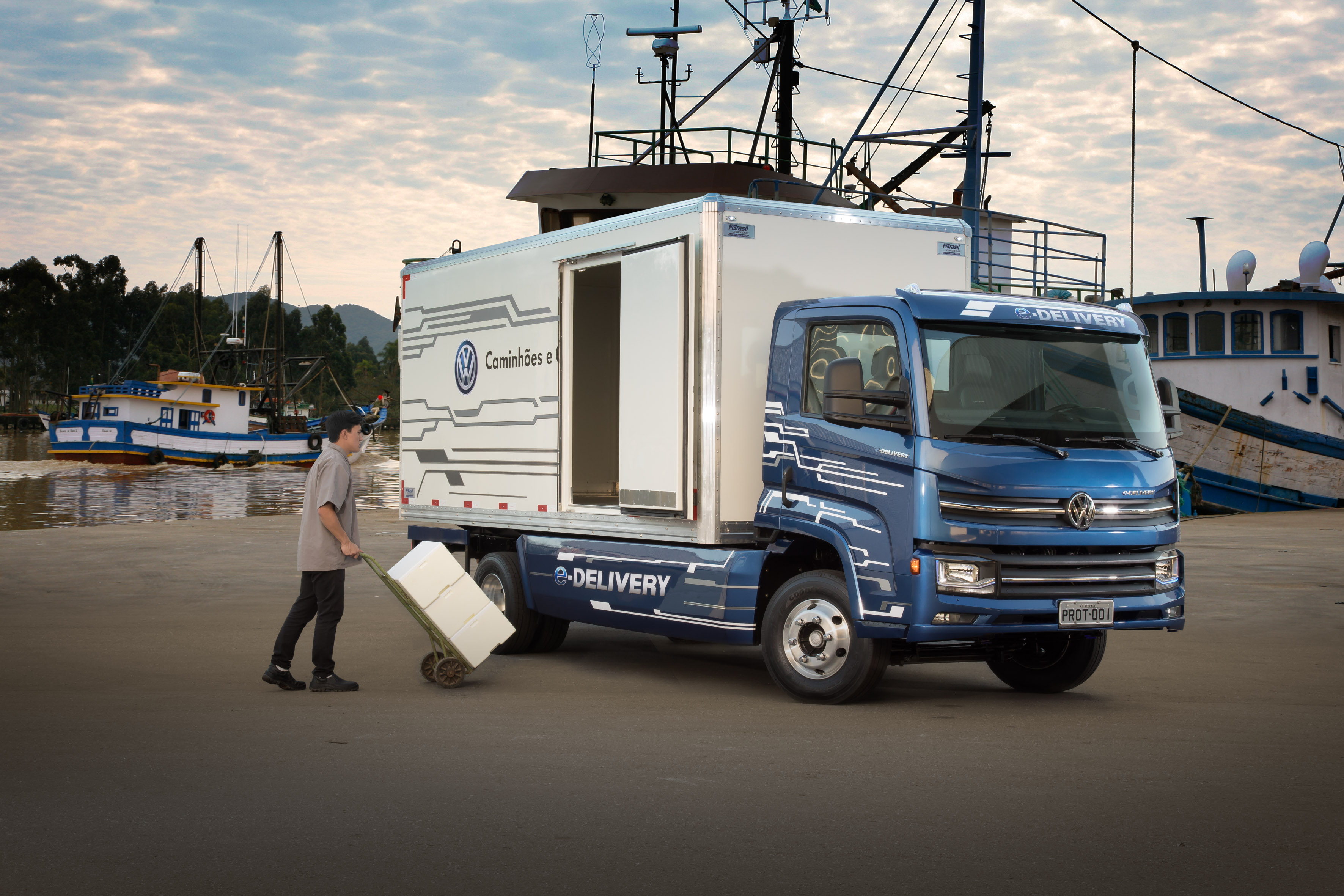 Traton E Lieferung Traton E Lieferung Wasser Boot VW Auto Wagen