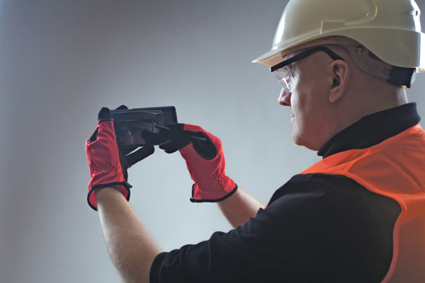Bauarbeiter Smartphone Handy Handschuhe Rot Schutzbrille Helm 