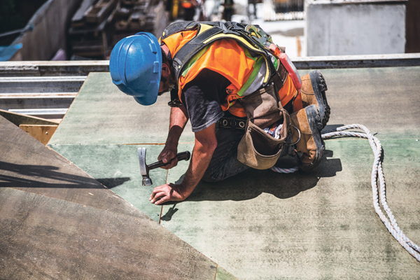 Schutzkleidung Helm Weste Baustelle Bauarbeiter Arbeiter Fachkraft