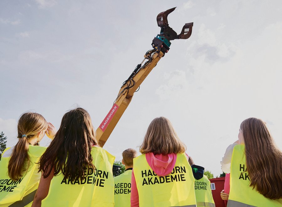 Hagedorn Akademie Kinder Kran Baumaschine Schutzweste