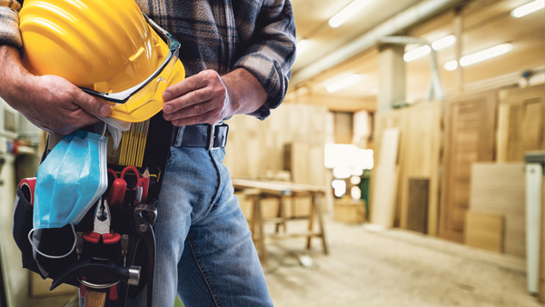 Handwerker Werkzeug Werkzeuggürtel Helm Schutzhelm Arbeitssicherheit