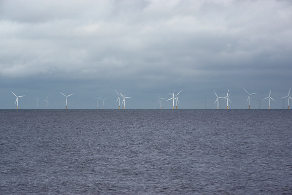 Windkraftanlage Windräder Land Landwirtschaft Wasser Meer