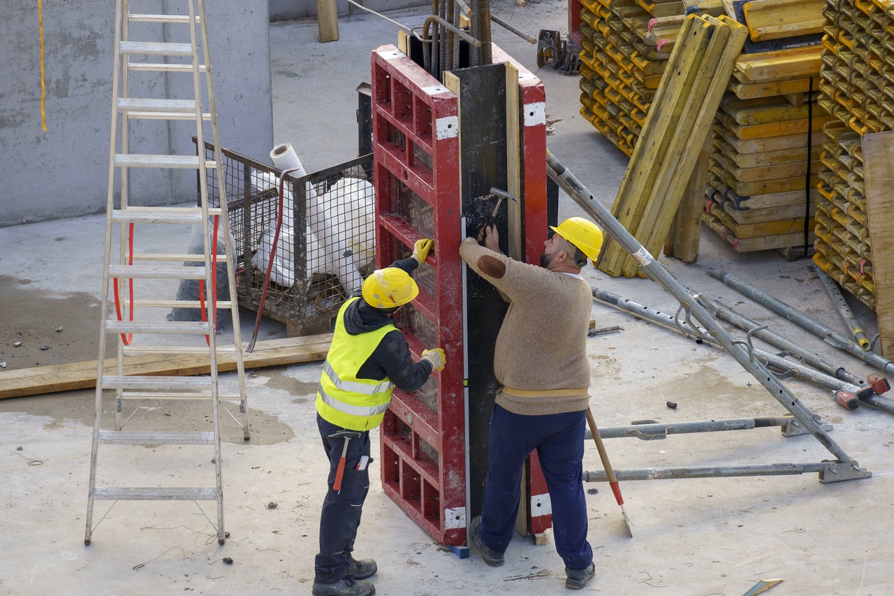 Baustelle Baustelle Bauarbeiter Beton Bewährung Leiter Werkzeug Schutzkleidung