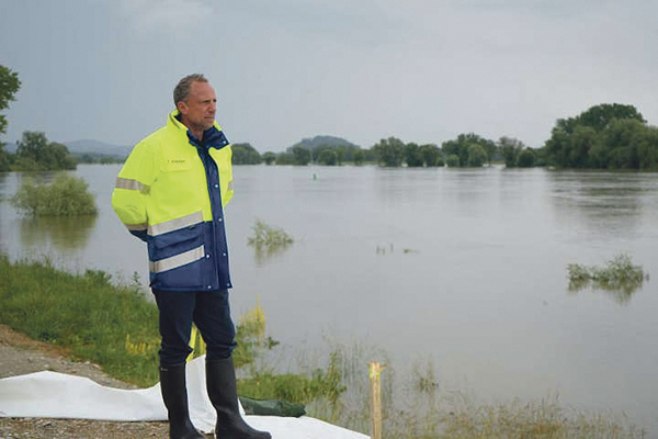 Hochwasser in Bayern - Umweltminister Thorsten Glauber Hochwasser in Bayern - Umweltminister Thorsten Glauber