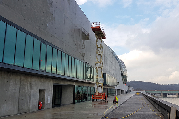 2_La Seine Musicale_Fachgerechte Vorbereitung des Betonuntergrundes.jpg 2_La Seine Musicale_Fachgerechte Vorbereitung des Betonuntergrundes.jpg