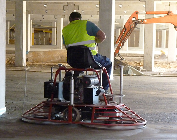 Glaettmaschine im Einsatz.jpg