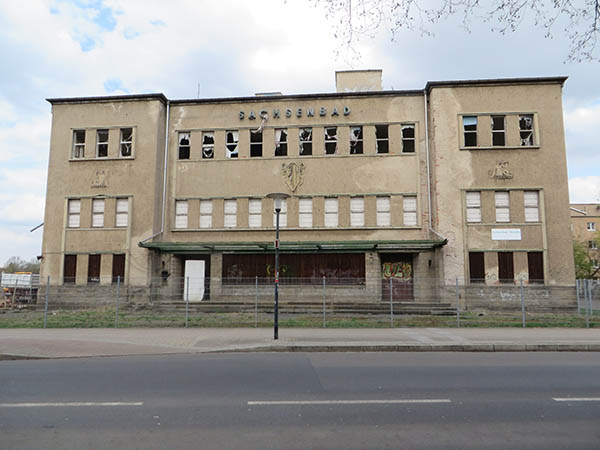 Dresden_Sachsenbad_auâÆen_unsaniert_â¬Â®LHDresden.JPG Dresden_Sachsenbad_auâÆen_unsaniert_â¬Â®LHDresden.JPG