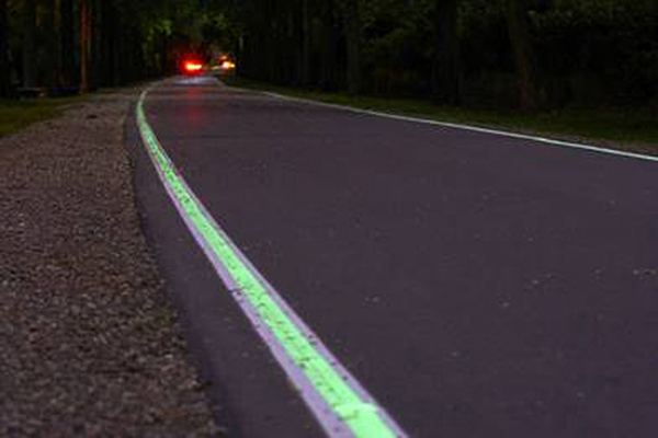 SWARCO_fertigt_ersten_leuchtenden_Radweg.jpg