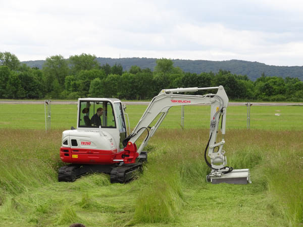 Takeuchi TB 260 .JPG