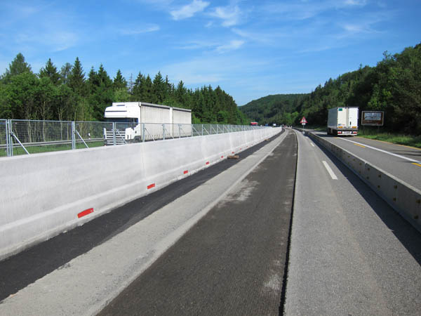 Linetech_2_Schubplatten_alle_3m.JPG Linetech_2_Schubplatten_alle_3m.JPG