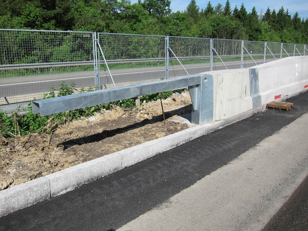 Linetech_3_Übergang_Beton_Stahl_LT_1-6-S.JPG Linetech_3_Übergang_Beton_Stahl_LT_1-6-S.JPG