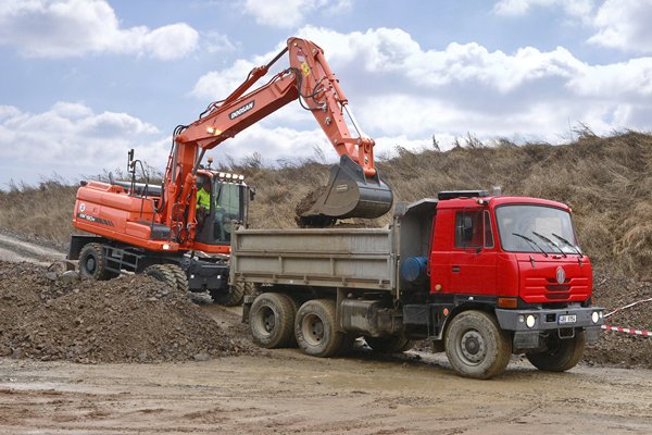 Doosan_Wheeled-Excavator-DX190W-3-Bucket-Truckloading-24_131016.jpg_Interflow - JPG - Fit to Box_600_500_true.jpg