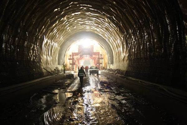 tunnel1.jpg tunnel1.jpg