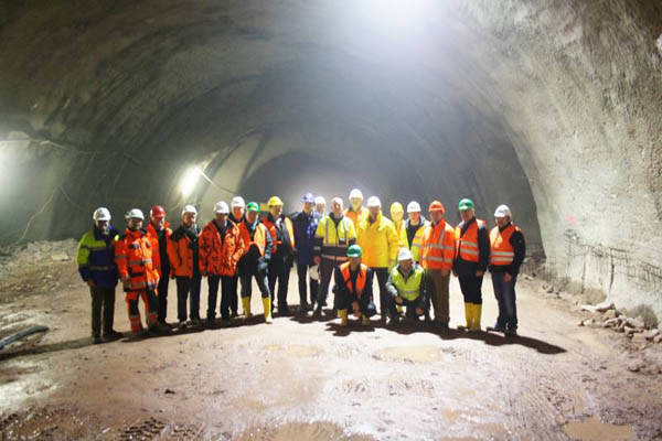 tunnel2.jpg tunnel2.jpg