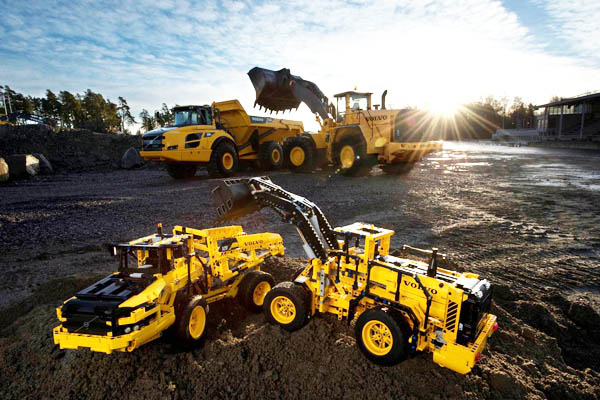 LEGO Technic Volvo L350F & A25F.jpg LEGO Technic Volvo L350F & A25F.jpg