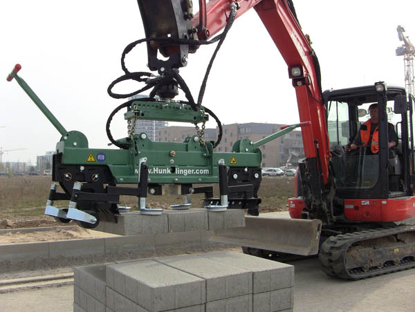 Multi-Steingreif S400, Überseestadt Bremen.jpg Multi-Steingreif S400, Überseestadt Bremen.jpg