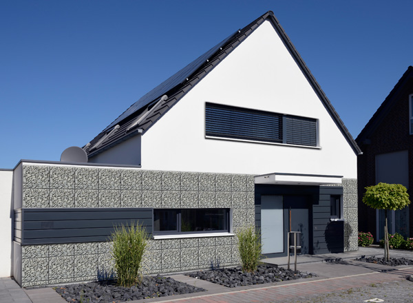 HausFassade1.jpg HausFassade1.jpg