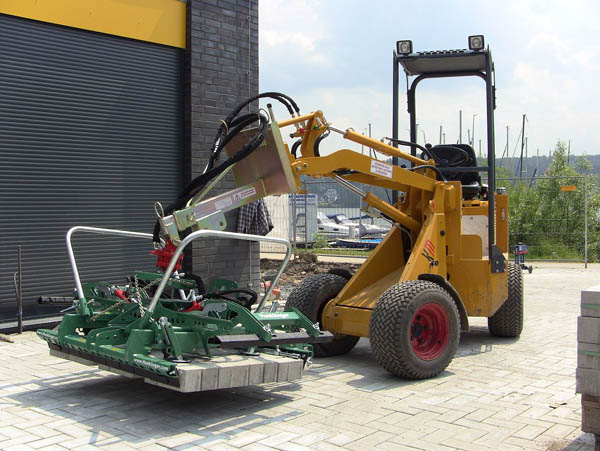 Hunklinger Pflastergreif + Hesse KM-Lader.jpg Hunklinger Pflastergreif + Hesse KM-Lader.jpg