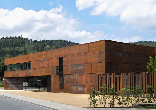 Metallwerkstück_Firmensitz DachTechnik Briel (©m.schneider a.hillebrandt architektur).jpg Metallwerkstück_Firmensitz DachTechnik Briel (©m.schneider a.hillebrandt architektur).jpg