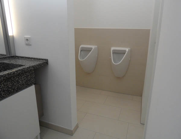 Schell_04_Tanzende Türme_Urinale.jpg Schell_04_Tanzende Türme_Urinale.jpg