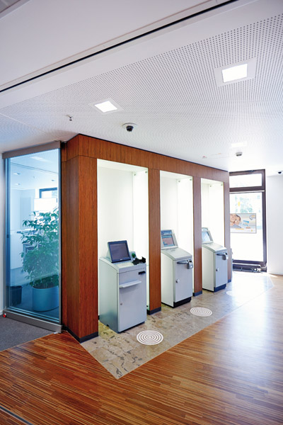 Kasseler Bank-10.jpg Kasseler Bank-10.jpg