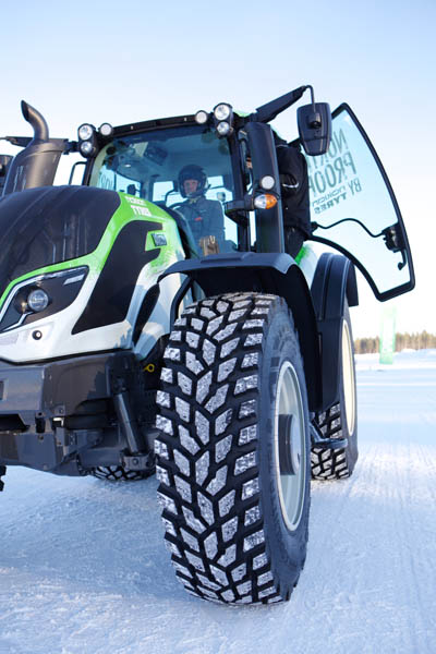 NokianTyres_FastestTractor_2015_ 006-1.jpg NokianTyres_FastestTractor_2015_ 006-1.jpg