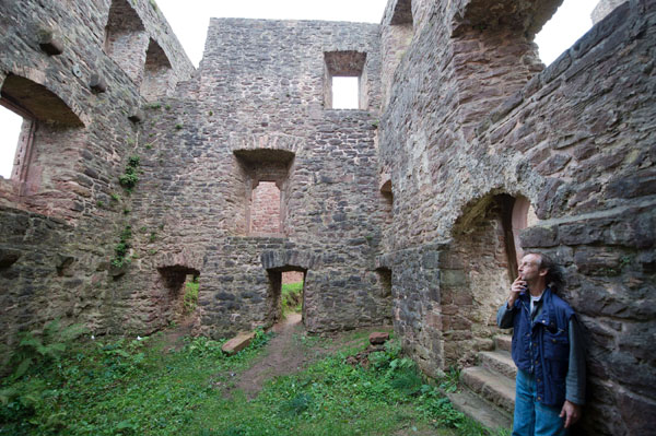 Burgruine1-online.jpg Burgruine1-online.jpg
