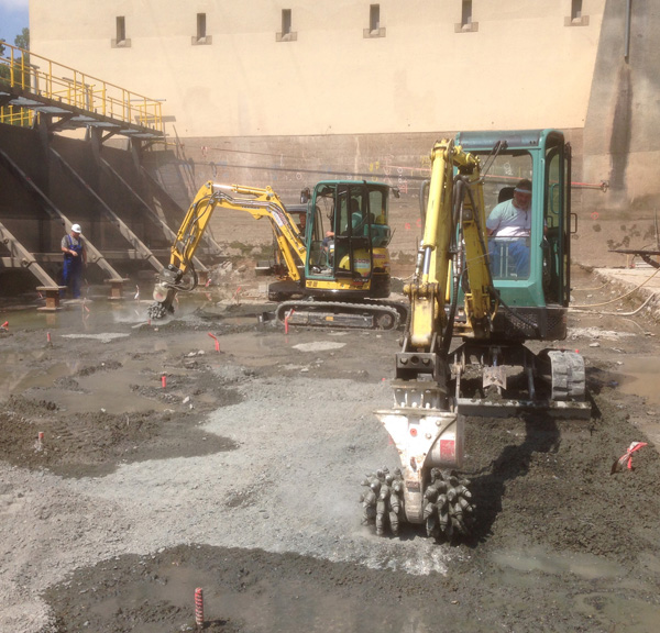 Betonfräsen an Cramo-Minibaggern.jpg Betonfräsen an Cramo-Minibaggern.jpg