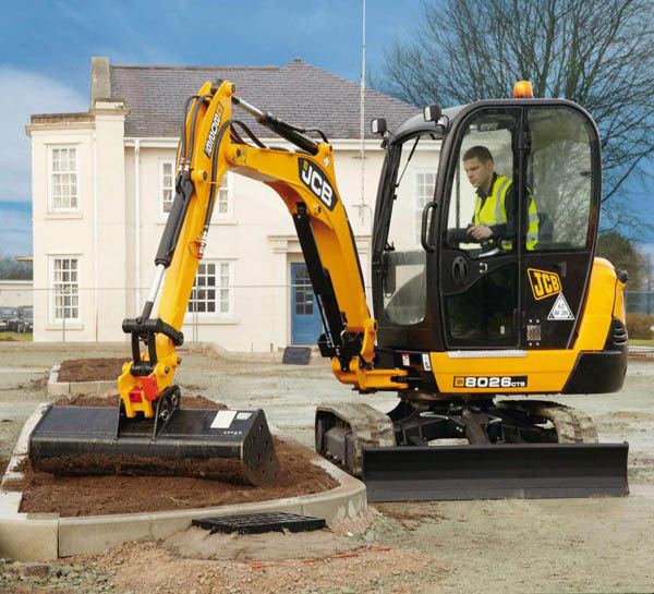 JCB-8026-Minibagger-imEinsatz-02.jpg JCB-8026-Minibagger-imEinsatz-02.jpg