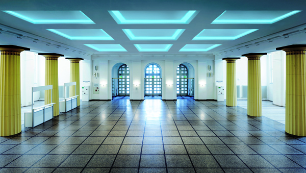Bild Vestibül blau.jpg Bild Vestibül blau.jpg
