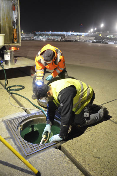 2_Schachtbeschichtung auf Flughafen Düsseldorf.JPG 2_Schachtbeschichtung auf Flughafen Düsseldorf.JPG