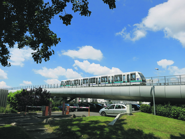 Hochbahnabschnitt_Pontchaillou_-_Anatole_France_der_Metro_Rennes.jpg