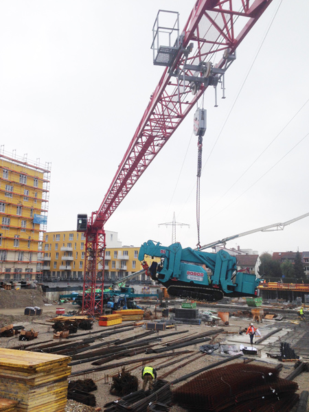 Cramo-Mobilkran am Haken.jpg