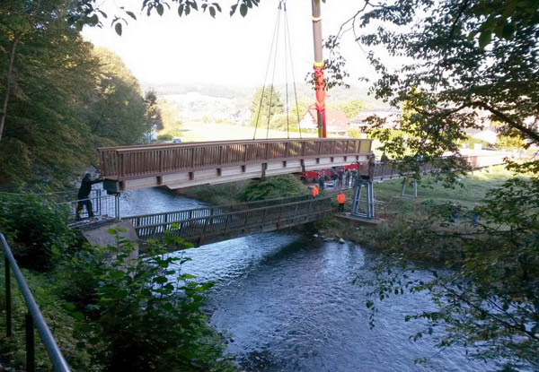 16-03 Holzbrücke_web.jpg 16-03 Holzbrücke_web.jpg